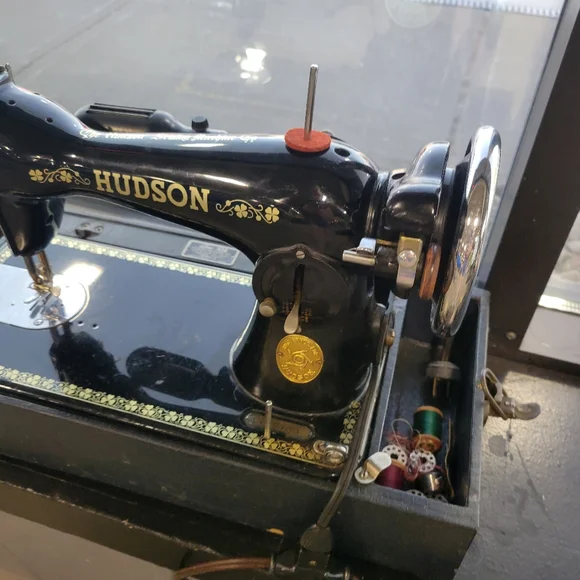 Vintage Hudson Electric Sewing Machine Antique Sewing Machine, Working Condition - Picture 3 of 7